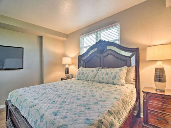 Clearwater 3 Bedroom Condo Half Mile to Beach