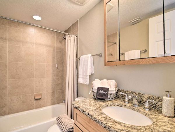 Clearwater 3 Bedroom Condo Half Mile to Beach