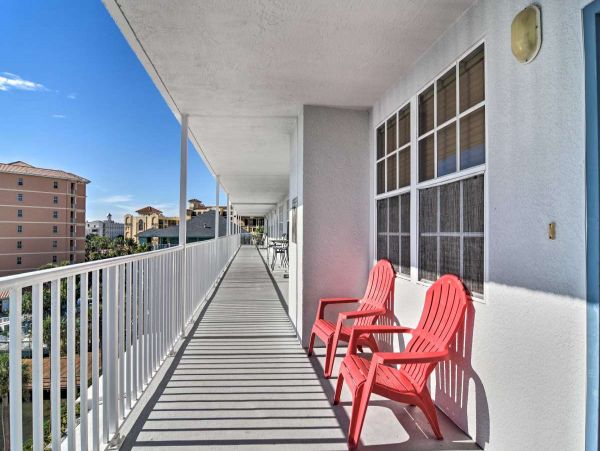 Clearwater 3 Bedroom Condo Half Mile to Beach
