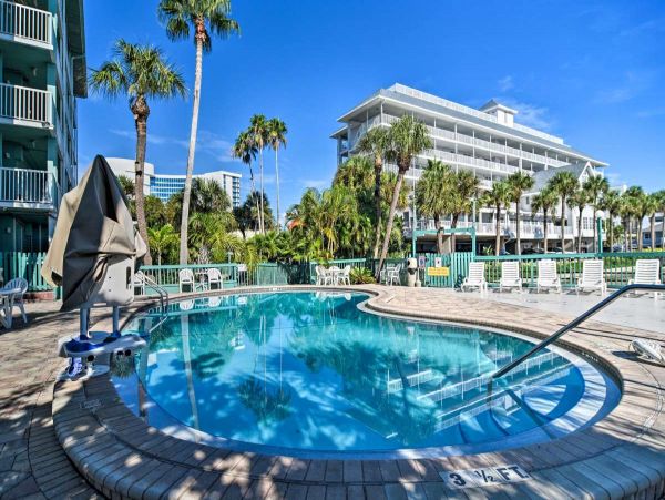 Clearwater 3 Bedroom Condo Half Mile to Beach