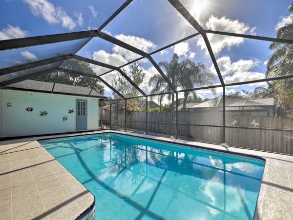 Clearwater Vacation Pool Home - Three Bedrooms - Sleeps 12 Guests