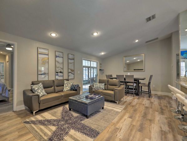 Clearwater Vacation Pool Home - Three Bedrooms - Sleeps 12 Guests