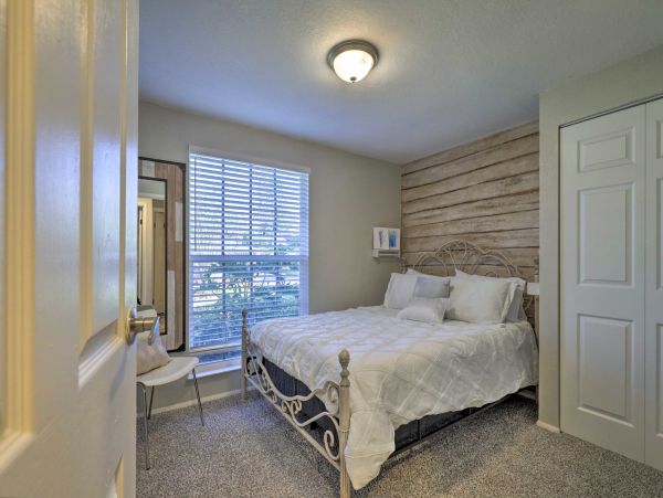Clearwater Vacation Pool Home - Three Bedrooms - Sleeps 12 Guests