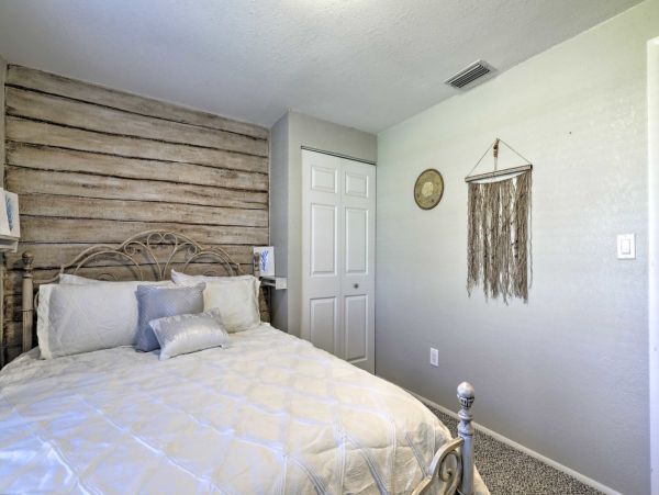 Clearwater Vacation Pool Home - Three Bedrooms - Sleeps 12 Guests