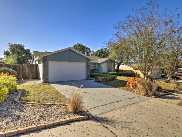 Clearwater Vacation Pool Home - Three Bedrooms - Sleeps 12 Guests