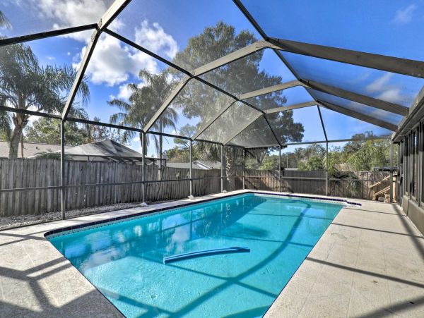 Clearwater Vacation Pool Home - Three Bedrooms - Sleeps 12 Guests
