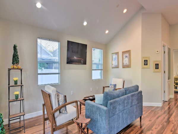 Vibrant 2 bedroom Dunedin Getaway