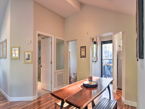 Vibrant 2 bedroom Dunedin Getaway
