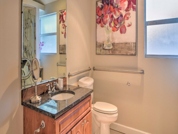Vibrant 2 bedroom Dunedin Getaway