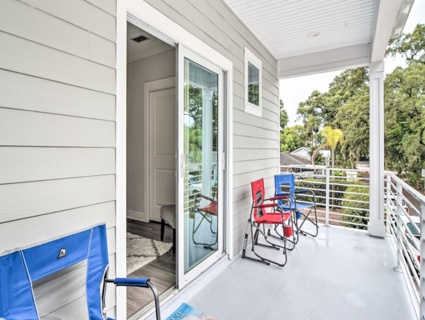 Dunedin Villa. Mile from the coast walkable to restaurants