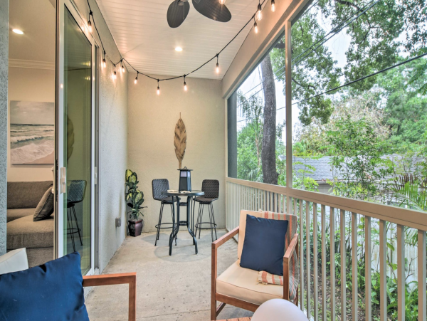 Dunedin Villa. Mile from the coast walkable to restaurants