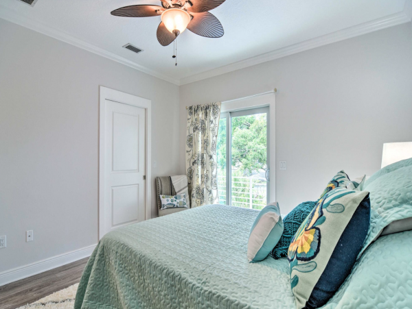 Dunedin Villa. Mile from the coast walkable to restaurants