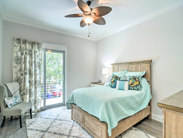 Dunedin Villa. Mile from the coast walkable to restaurants