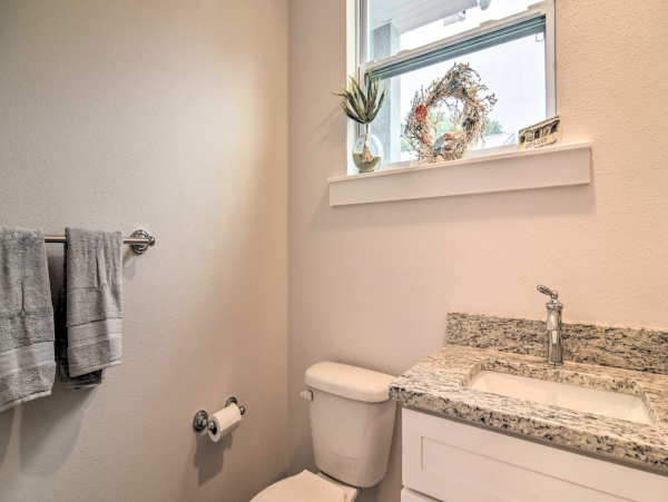 Dunedin Villa. Mile from the coast walkable to restaurants