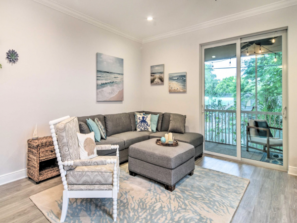 Dunedin Villa. Mile from the coast walkable to restaurants