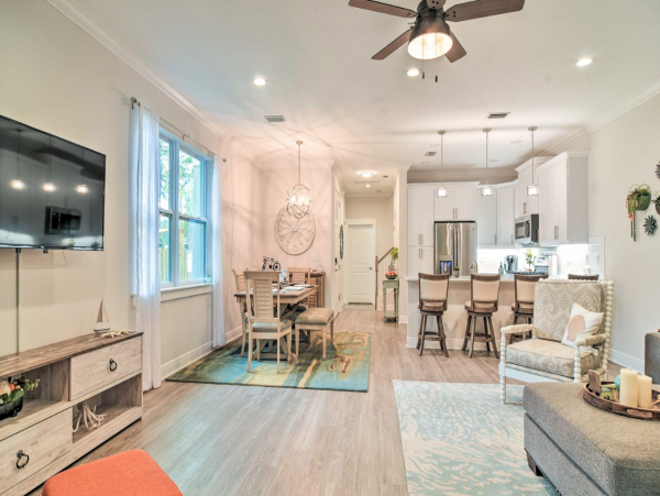 Dunedin Villa. Mile from the coast walkable to restaurants