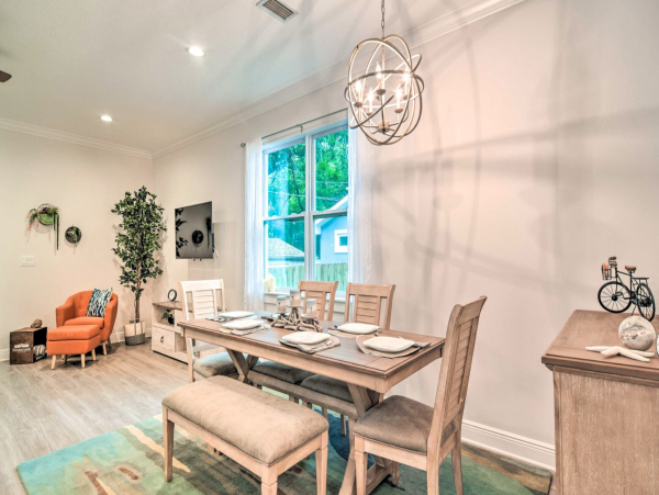 Dunedin Villa. Mile from the coast walkable to restaurants