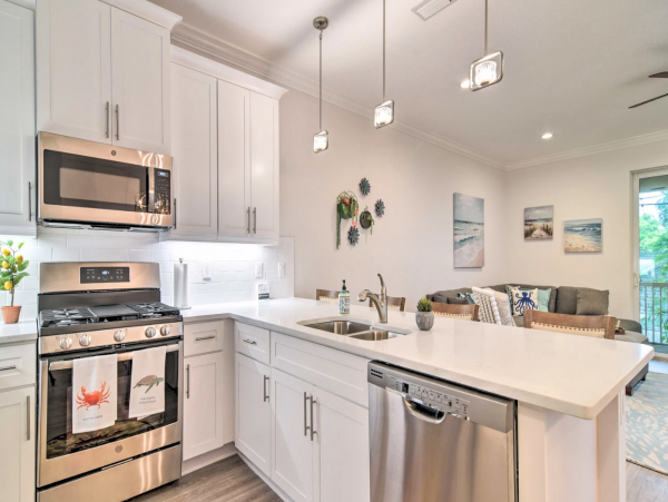 Dunedin Villa. Mile from the coast walkable to restaurants
