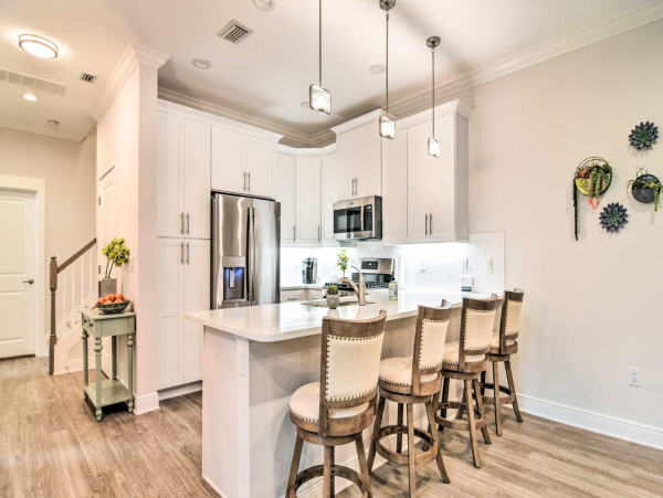 Dunedin Villa. Mile from the coast walkable to restaurants