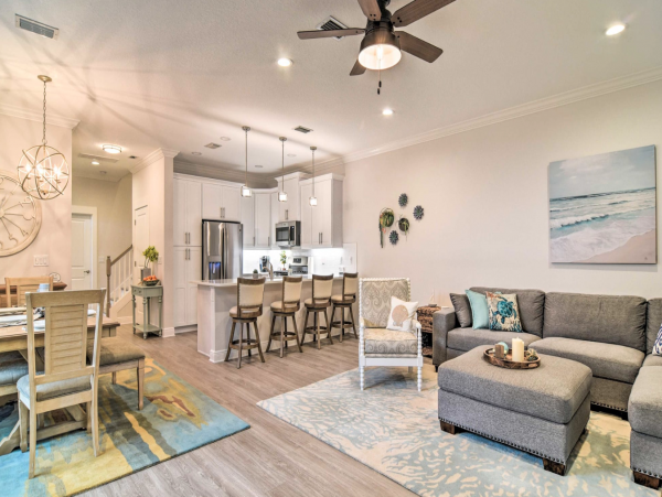 Dunedin Villa. Mile from the coast walkable to restaurants