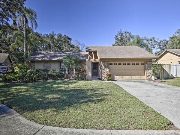 Palm Harbor Short Drive to Beach Vacation Home