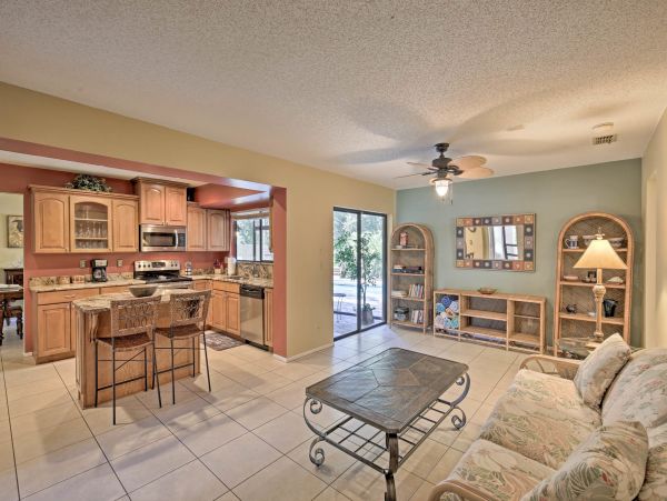 Palm Harbor Short Drive to Beach Vacation Home