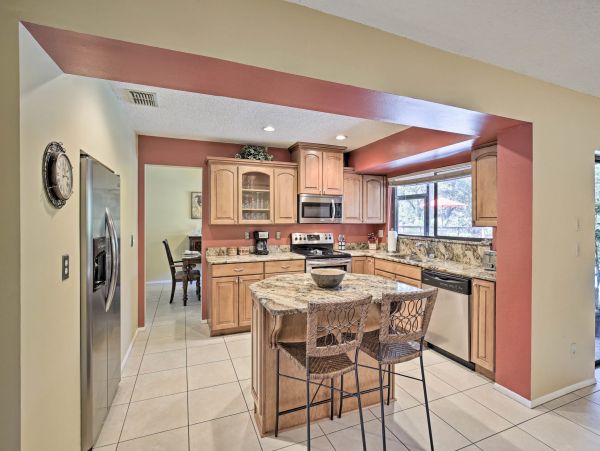 Palm Harbor Short Drive to Beach Vacation Home