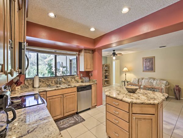 Palm Harbor Short Drive to Beach Vacation Home