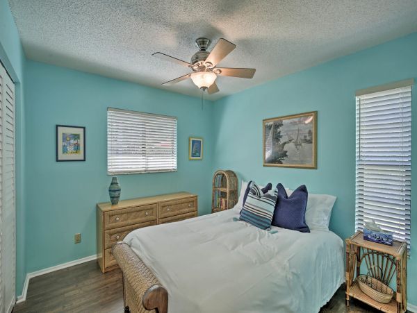 Palm Harbor Short Drive to Beach Vacation Home