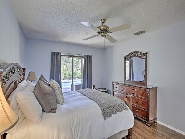 Palm Harbor Short Drive to Beach Vacation Home