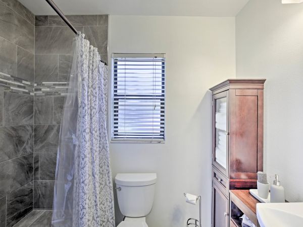 Palm Harbor Short Drive to Beach Vacation Home