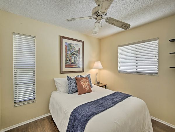 Palm Harbor Short Drive to Beach Vacation Home