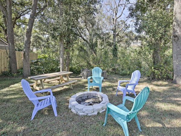Palm Harbor Short Drive to Beach Vacation Home