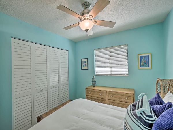 Palm Harbor Short Drive to Beach Vacation Home