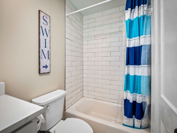 Comfortable Six Bedroom Cottage in Jacksonville Beach