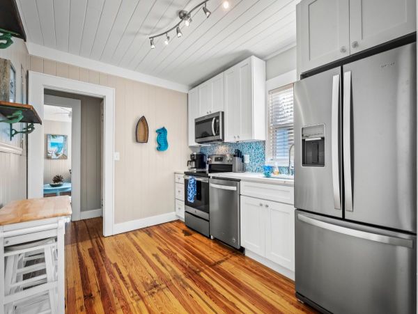 Comfortable Six Bedroom Cottage in Jacksonville Beach
