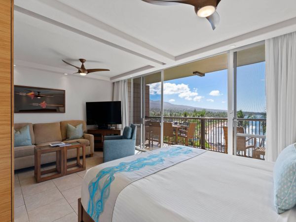 Spectacular Maui Vacation Condo with Amazing Views Sleeps 6