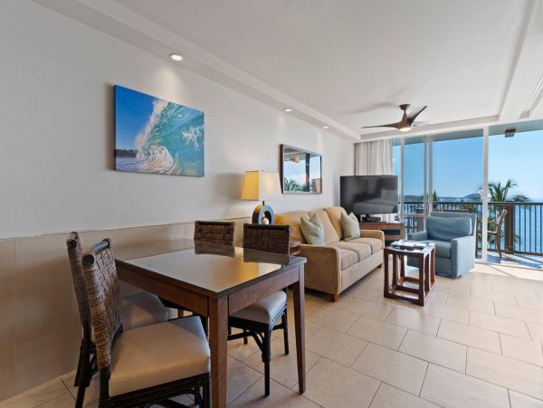 Spectacular Maui Vacation Condo with Amazing Views Sleeps 6