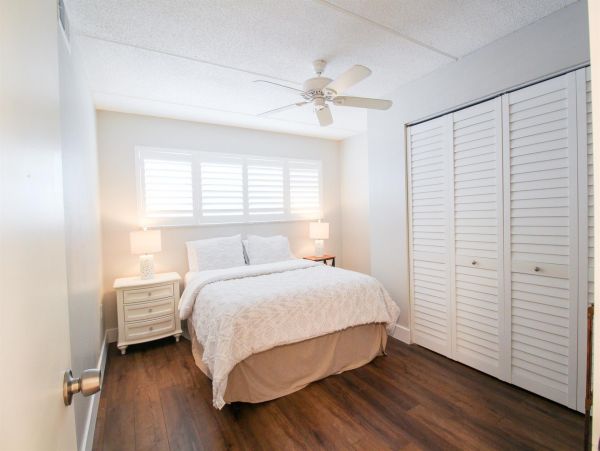 Lovely 2 Bedroom Condo with Private Beach Access
