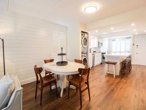 Lovely 2 Bedroom Condo with Private Beach Access