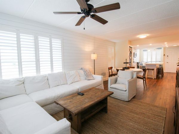 Lovely 2 Bedroom Condo with Private Beach Access