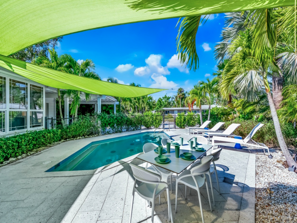 Holmes Beach Three Bedroom Beach Escape with Private Pool