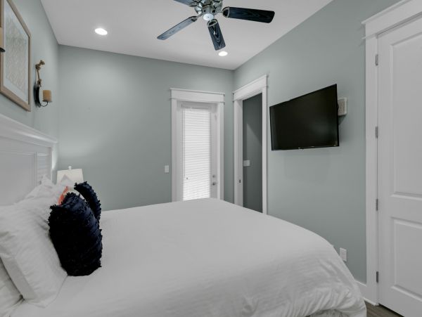 Luxurious 9 Bedroom Retreat with Private Pool Near Seaside and Seagrove Beach