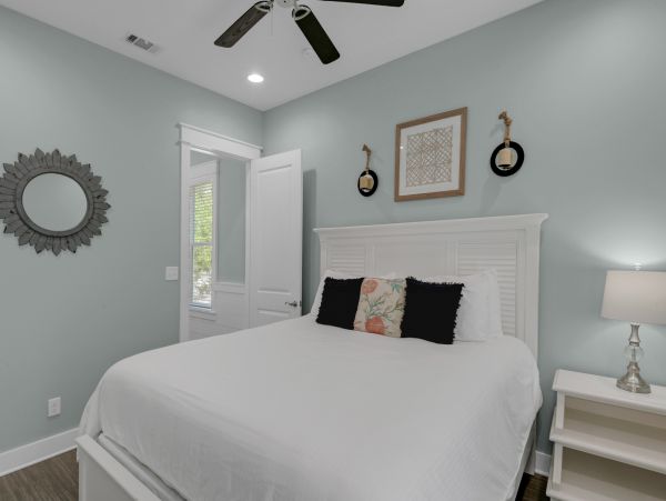 Luxurious 9 Bedroom Retreat with Private Pool Near Seaside and Seagrove Beach