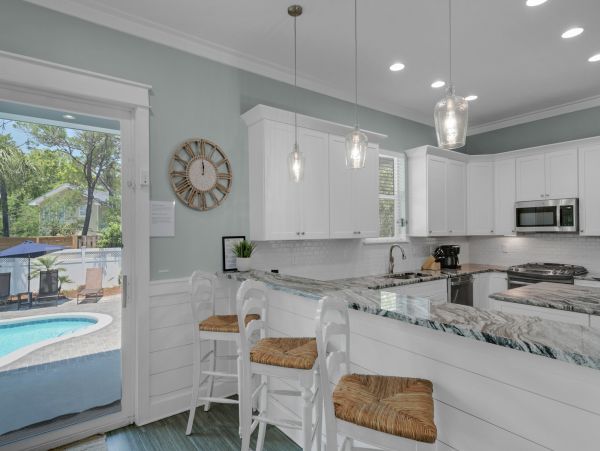 Luxurious 9 Bedroom Retreat with Private Pool Near Seaside and Seagrove Beach