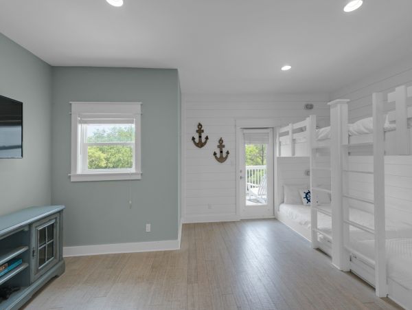 Luxurious 9 Bedroom Retreat with Private Pool Near Seaside and Seagrove Beach