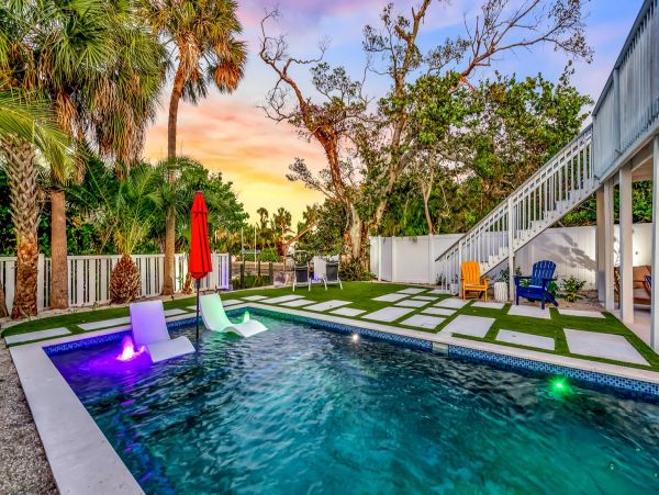 Anna Maria Vacation Home Three Bedroom Walk to Beach
