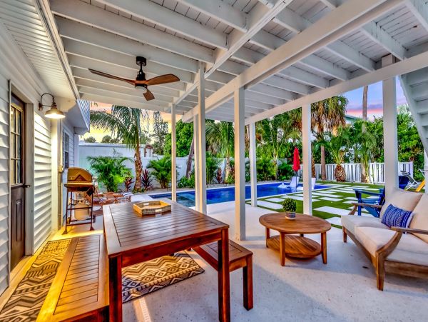 Anna Maria Vacation Home Three Bedroom Walk to Beach