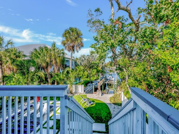 Anna Maria Vacation Home Three Bedroom Walk to Beach