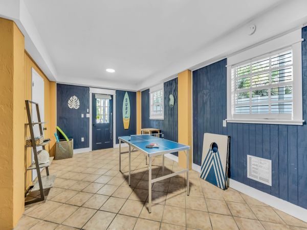 Anna Maria Vacation Home Three Bedroom Walk to Beach